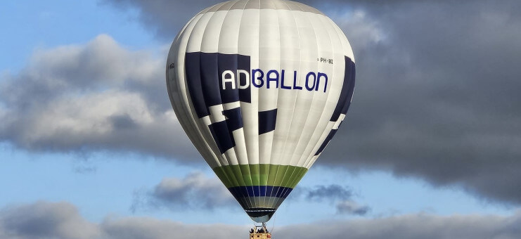 PH-BIZ voorzien van Ad Ballon reclame