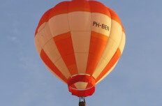 Een historische, nostalgische ballonvaart