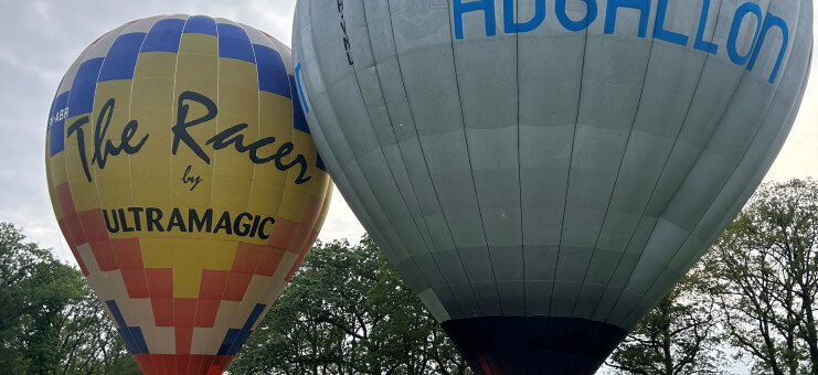 PH-VNL voorzien van Ad Ballon reclame