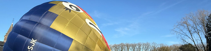 Een heerlijk internationaal lentevaart om het seizoen stijlvol af te trappen 